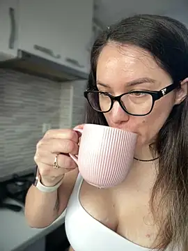 Snapshot of HotXMom chatting on May 2026 06:32:01 AM HotXMom online show from May 2026 06:32:01 AM