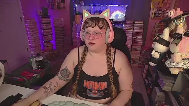 Snapshot of FatVeronica chatting on June 2026 05:07:01 PM FatVeronica online show from June 2026 05:07:01 PM