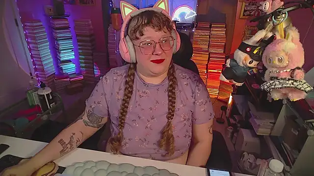 Snapshot of FatVeronica chatting on July 2026 05:52:01 PM FatVeronica online show from July 2026 05:52:01 PM
