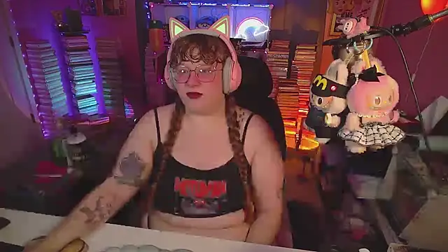 Snapshot of FatVeronica chatting on July 2026 06:40:02 PM FatVeronica online show from July 2026 06:40:02 PM