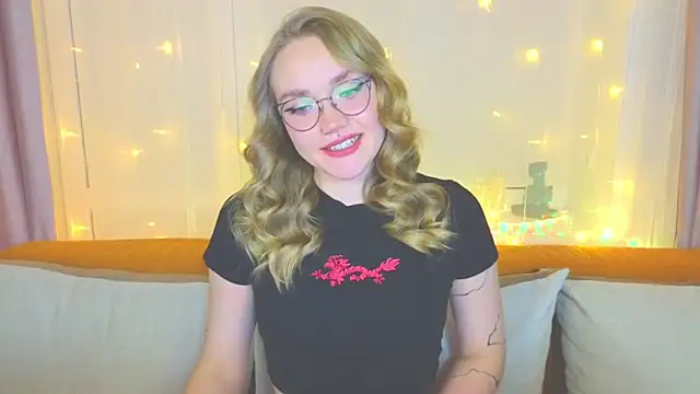 Aurora Golden1 online show from February 2025 05:12:01 PM