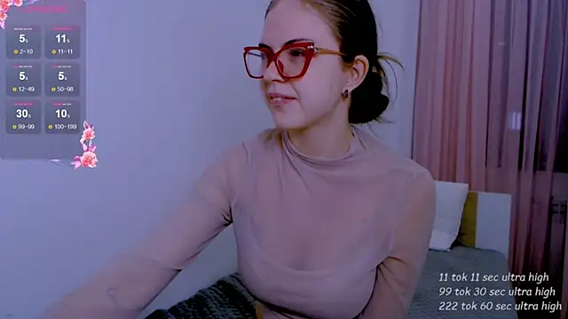 Snapshot of Sarah_HS chatting on May 2026 06:38:02 PM Sarah HS online show from May 2026 06:38:02 PM