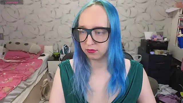 Snapshot of TheTrixy chatting on May 2026 08:11:02 AM TheTrixy online show from May 2026 08:11:02 AM