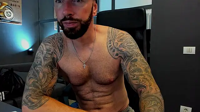 Snapshot of AronGrant chatting on July 2026 08:32:01 AM AronGrant online show from July 2026 08:32:01 AM