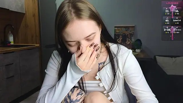 Snapshot of doll_lol_ chatting on January 2025 11:24:01 PM doll lol online show from January 2025 11:24:01 PM