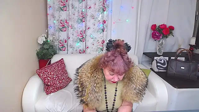 Snapshot of YourHotGranny chatting on December 2024 11:28:01 AM YourHotGranny online show from December 2024 11:28:01 AM