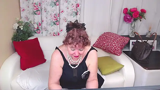 Snapshot of YourHotGranny chatting on January 2025 12:27:01 PM YourHotGranny online show from January 2025 12:27:01 PM