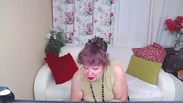 Snapshot of YourHotGranny chatting on March 2025 11:05:01 AM YourHotGranny online show from March 2025 11:05:01 AM