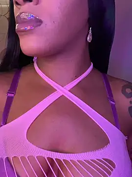 Snapshot of rayemillian chatting on April 2026 07:10:01 PM rayemillian online show from April 2026 07:10:01 PM