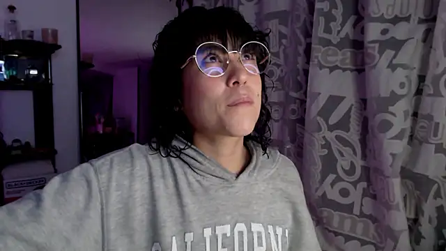 Snapshot of Hellen_dumont chatting on February 2026 04:29:02 AM Hellen dumont online show from February 2026 04:29:02 AM