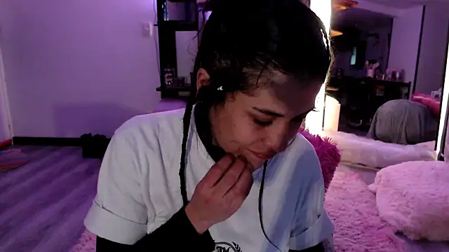 Snapshot of Hellen_dumont chatting on February 2026 01:48:02 AM Hellen dumont online show from February 2026 01:48:02 AM