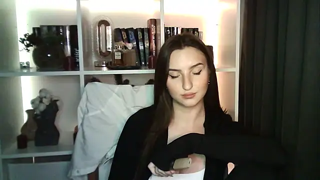 X Alisa online show from April 2026 06:39:01 PM