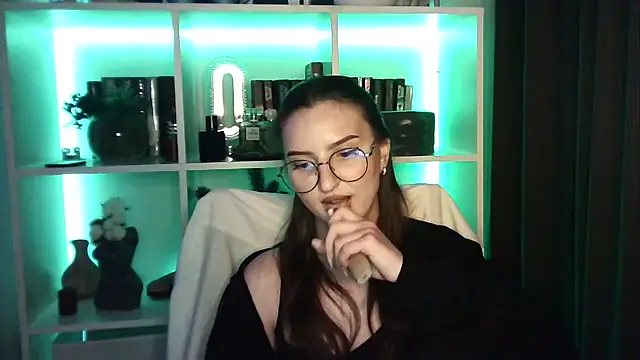 X Alisa online show from April 2026 07:58:01 PM