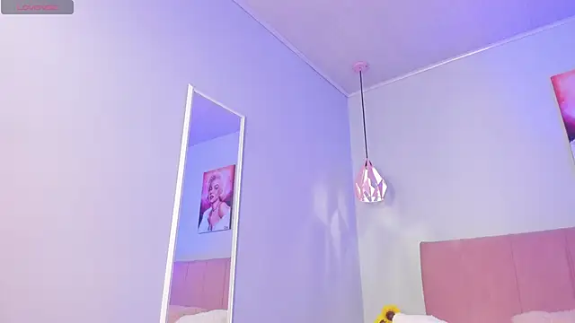 ScarletGV online show from September 2025 04:45:02 AM