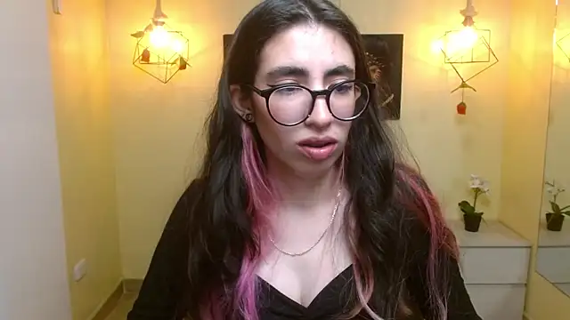 Snapshot of LenaRoses chatting on March 2025 07:31:02 PM LenaRoses online show from March 2025 07:31:02 PM