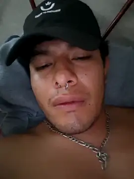 Snapshot of GusssHOT chatting on September 2025 04:43:02 PM GusssHOT online show from September 2025 04:43:02 PM