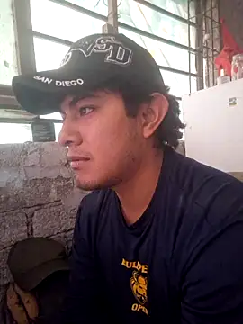 Snapshot of GusssHOT chatting on October 2025 03:47:02 PM GusssHOT online show from October 2025 03:47:02 PM