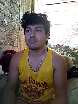 Snapshot of GusssHOT chatting on April 2026 07:25:02 PM GusssHOT online show from April 2026 07:25:02 PM