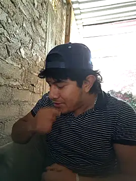 Snapshot of GusssHOT chatting on April 2026 04:23:01 PM GusssHOT online show from April 2026 04:23:01 PM