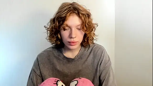 StellaDavis online show from October 2025 08:00:02 AM