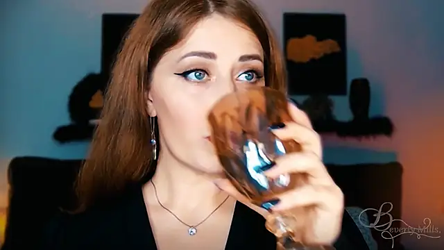 MissBeverlyMills online show from September 2025 07:14:02 PM