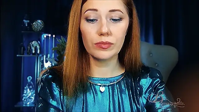 Snapshot of MissBeverlyMills chatting on April 2026 04:37:02 AM MissBeverlyMills online show from April 2026 04:37:02 AM