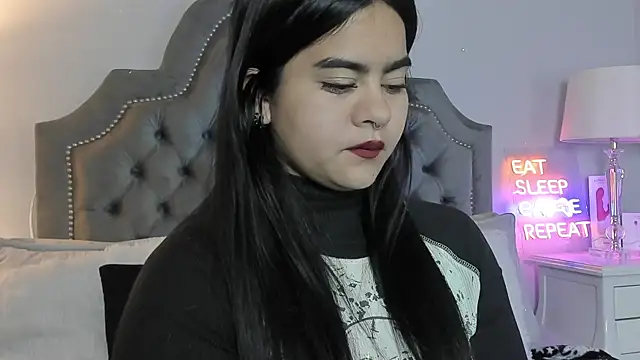 atena hill online show from November 2025 12:30:01 PM