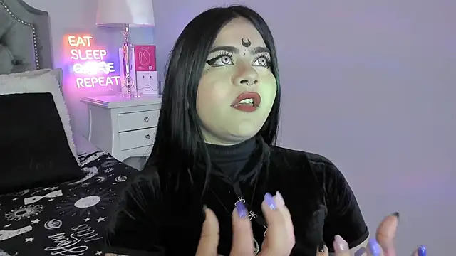 atena hill online show from December 2025 07:09:01 PM