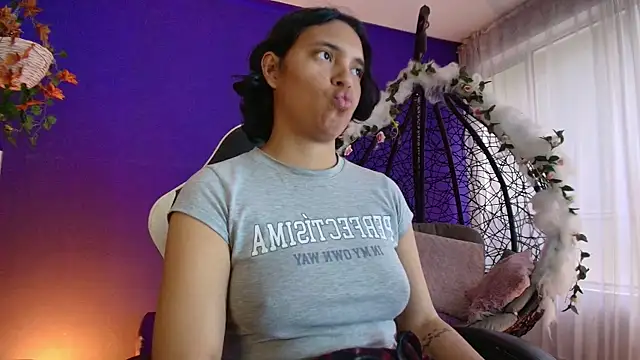 Emmapark  online show from March 2026 06:40:01 PM