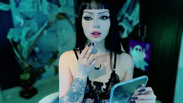 Madison Jackson online show from October 2025 09:30:01 PM