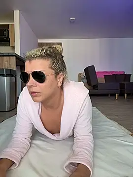 Georgiafox online show from December 2025 07:10:01 PM