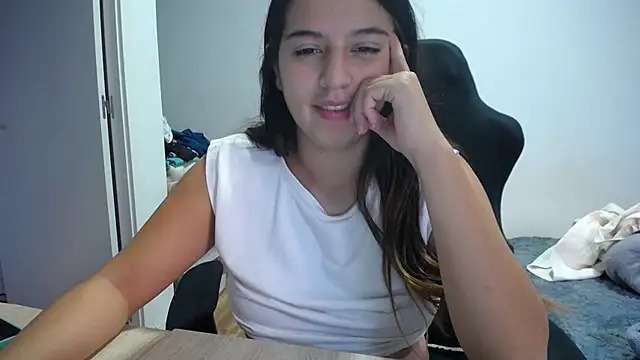 Snapshot of Contantin_helena chatting on November 2025 05:02:01 PM Contantin helena online show from November 2025 05:02:01 PM