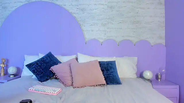 Giaa Ross online show from December 2025 07:41:01 PM