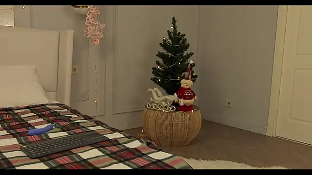 Miley Smile online show from December 2024 08:28:02 AM