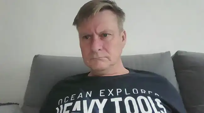 Snapshot of johnnym1 chatting on December 2024 09:27:01 AM johnnym1 online show from December 2024 09:27:01 AM