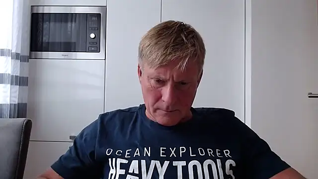 Snapshot of johnnym1 chatting on October 2025 02:45:02 PM johnnym1 online show from October 2025 02:45:02 PM