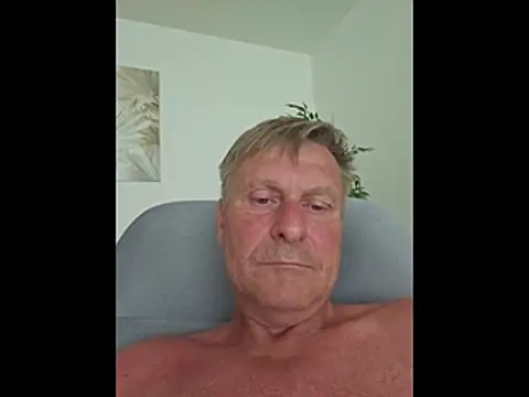 Snapshot of johnnym1 chatting on June 2026 01:52:01 PM johnnym1 online show from June 2026 01:52:01 PM