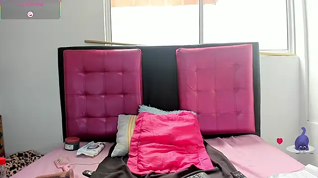 Snapshot of AlanaLars chatting on February 2026 06:17:02 PM AlanaLars online show from February 2026 06:17:02 PM