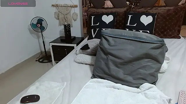 lindaesmeralda online show from February 2025 11:22:01 AM