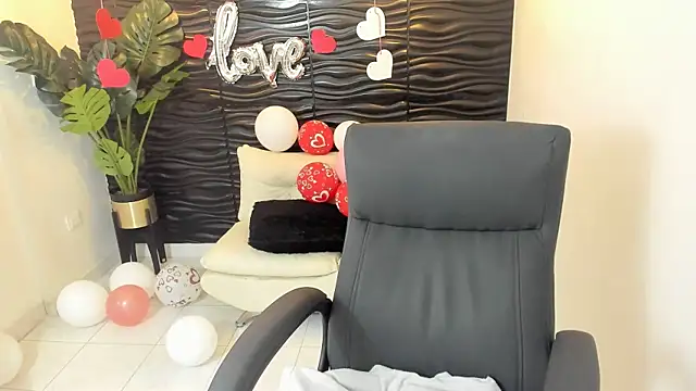 Snapshot of sofia_44 chatting on February 2025 03:54:02 PM sofia 44 online show from February 2025 03:54:02 PM