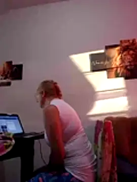 Snapshot of MILEIDE980 chatting on February 2026 09:25:02 PM MILEIDE980 online show from February 2026 09:25:02 PM