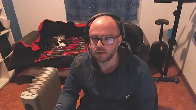 ravingr4d4 online show from March 2025 10:38:01 PM