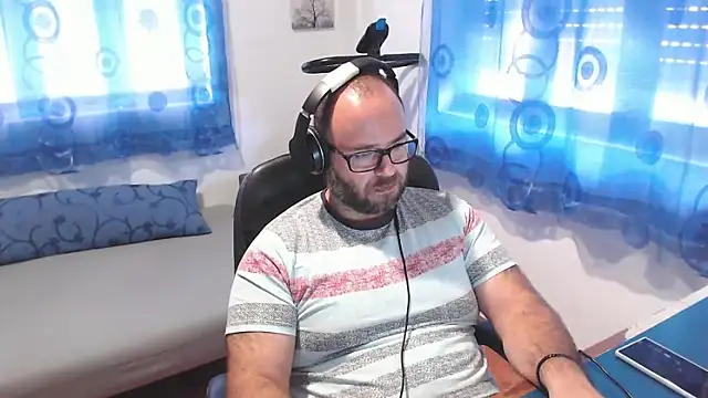 ravingr4d4 online show from October 2025 08:54:02 AM