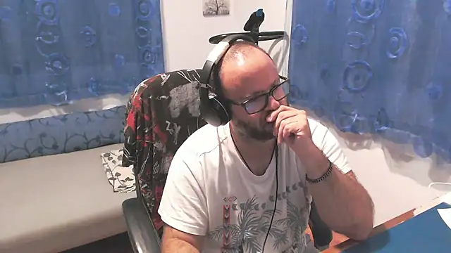 ravingr4d4 online show from October 2025 10:28:02 PM