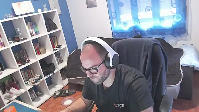 ravingr4d4 online show from November 2025 11:31:02 AM