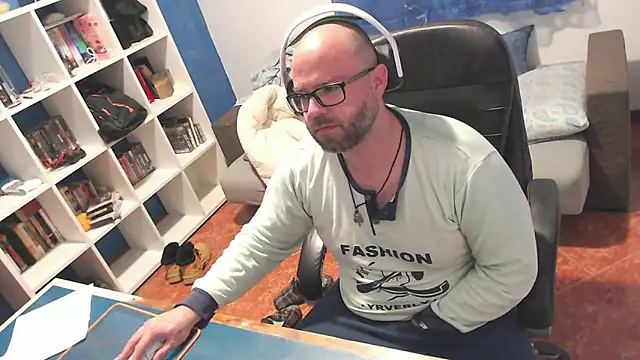 ravingr4d4 online show from March 2026 12:05:01 AM