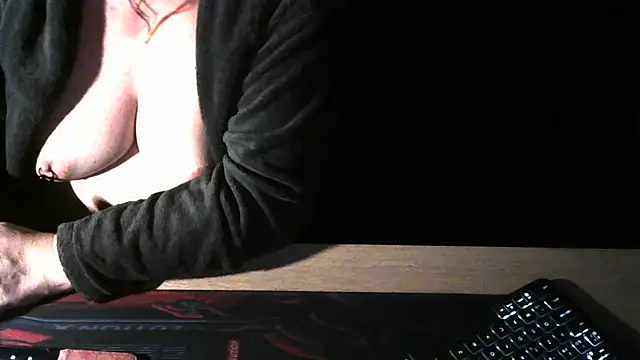 Silvia2277 online show from December 2025 08:05:01 PM