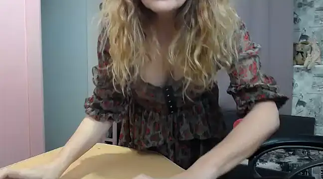 Snapshot of Helen1974 chatting on February 2025 10:54:01 PM Helen1974 online show from February 2025 10:54:01 PM