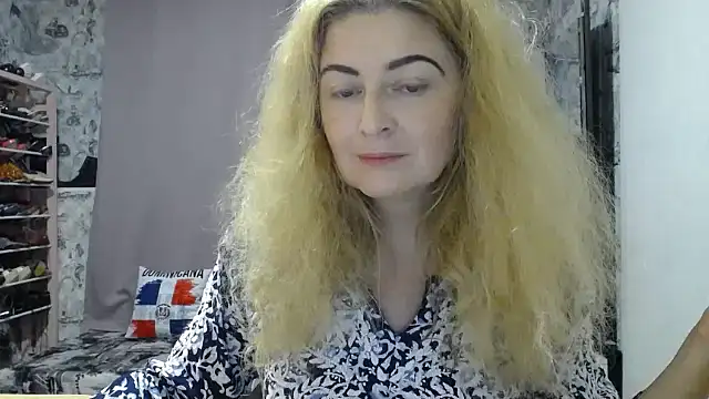 Snapshot of Helen1974 chatting on October 2025 05:39:02 AM Helen1974 online show from October 2025 05:39:02 AM