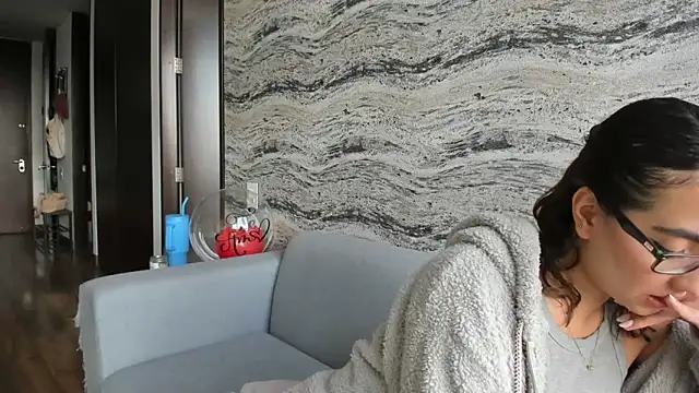 Sophi  a online show from October 2025 08:42:02 PM